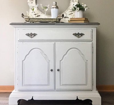 Furna: White Nitestand
